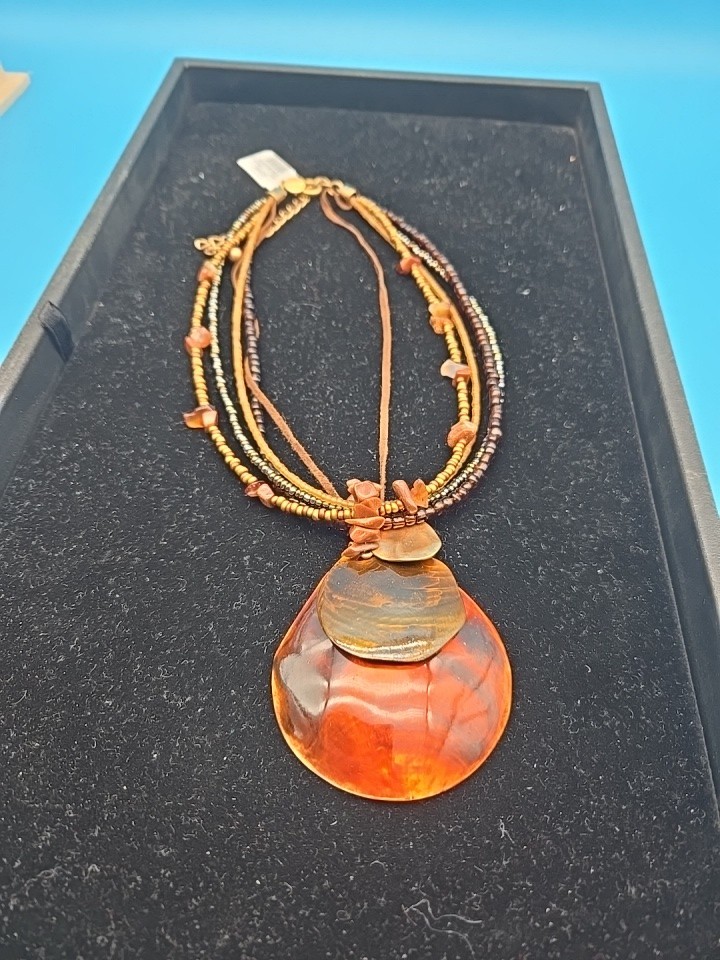 NWT Chicos 20″ Shoshana Beaded Necklace W/Detachable Faux Shell & Metal Pendant