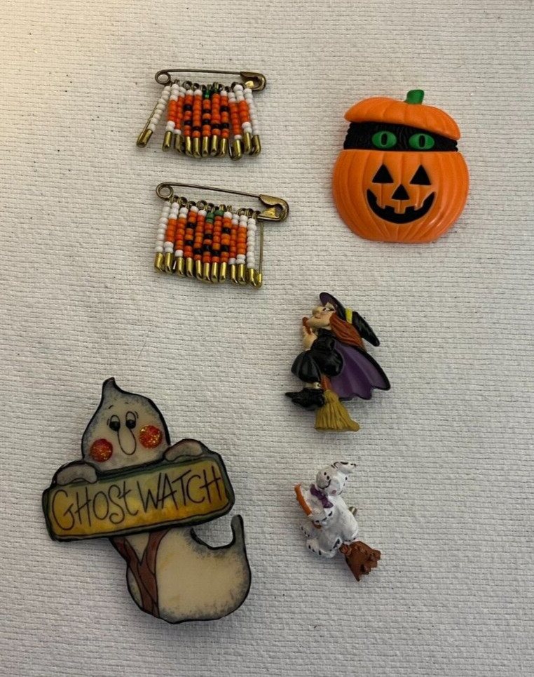 Lot of 6 Halloween Pins Pinbacks Buttons Brooches MISC LOT Pumpkins Ghost Witch