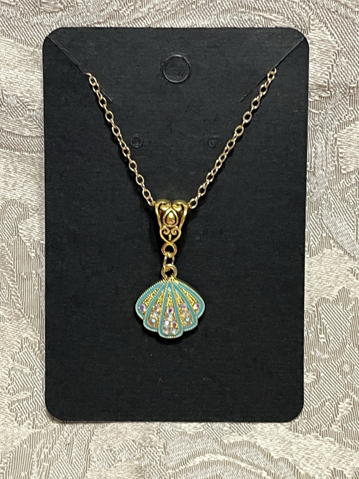 Vintage Teal Green Sea Shell Gem Gold Charm Pendant Fashion Gold Necklace 18”
