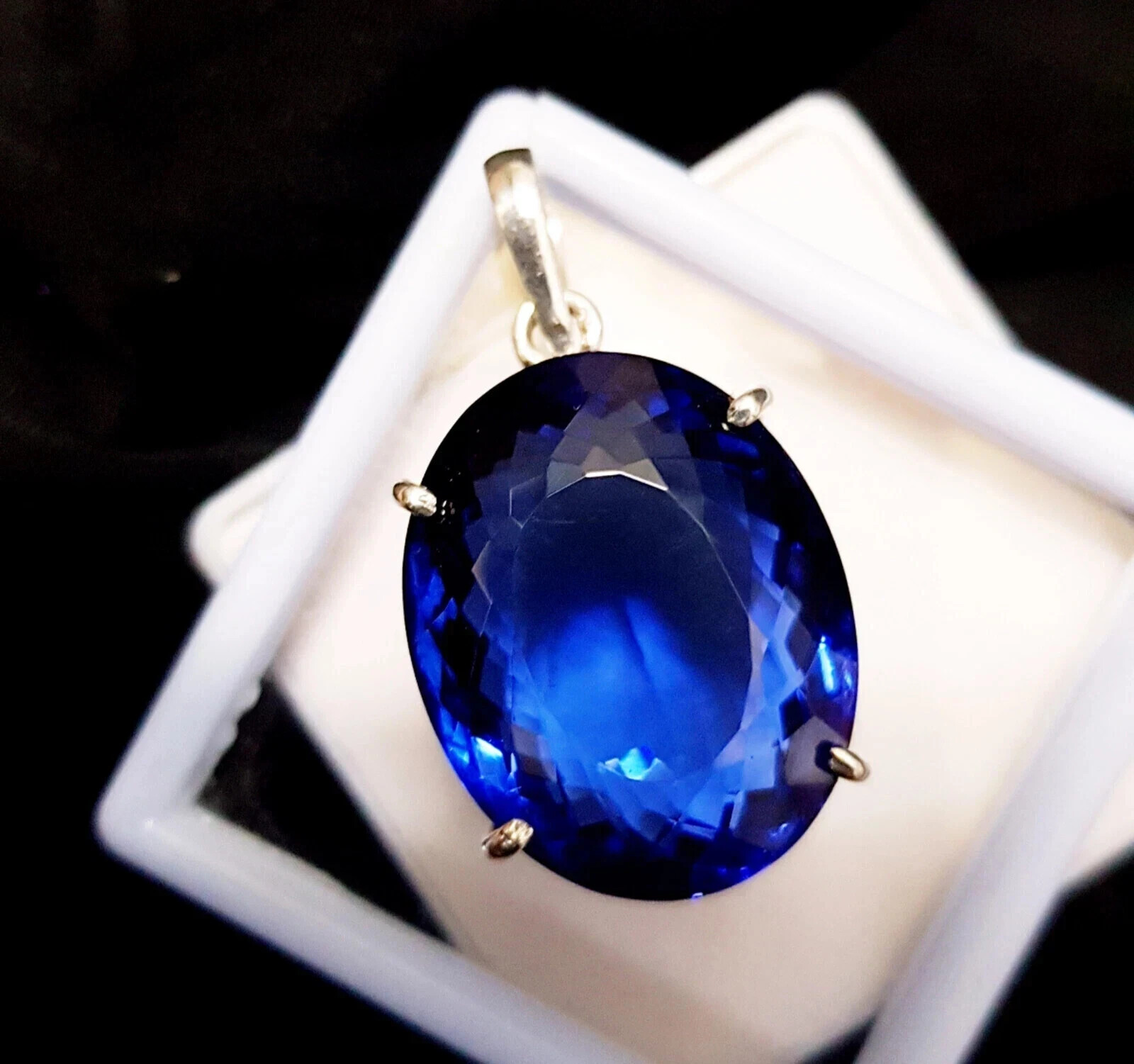 Natural Certified 28 Ct BLUE Sapphire Loose Gemstone In Solid Silver Pendant