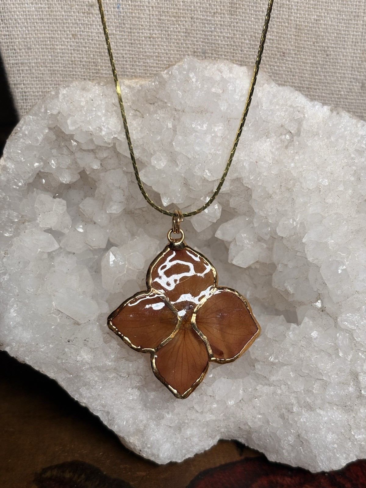 Vintage Korea 22in Gold Tone Chain Pendant Necklace Pressed Flower Gold Trim