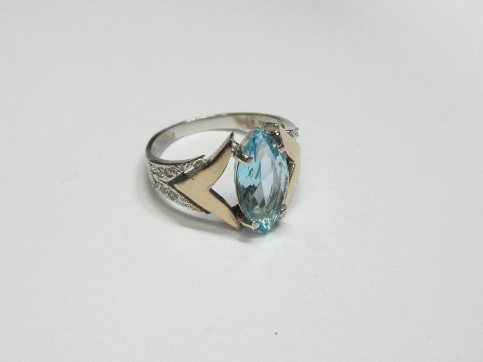 Women’s 925 sterling silver, 375 gold ring, cubic zirconia, 3,67 gr, size 7.