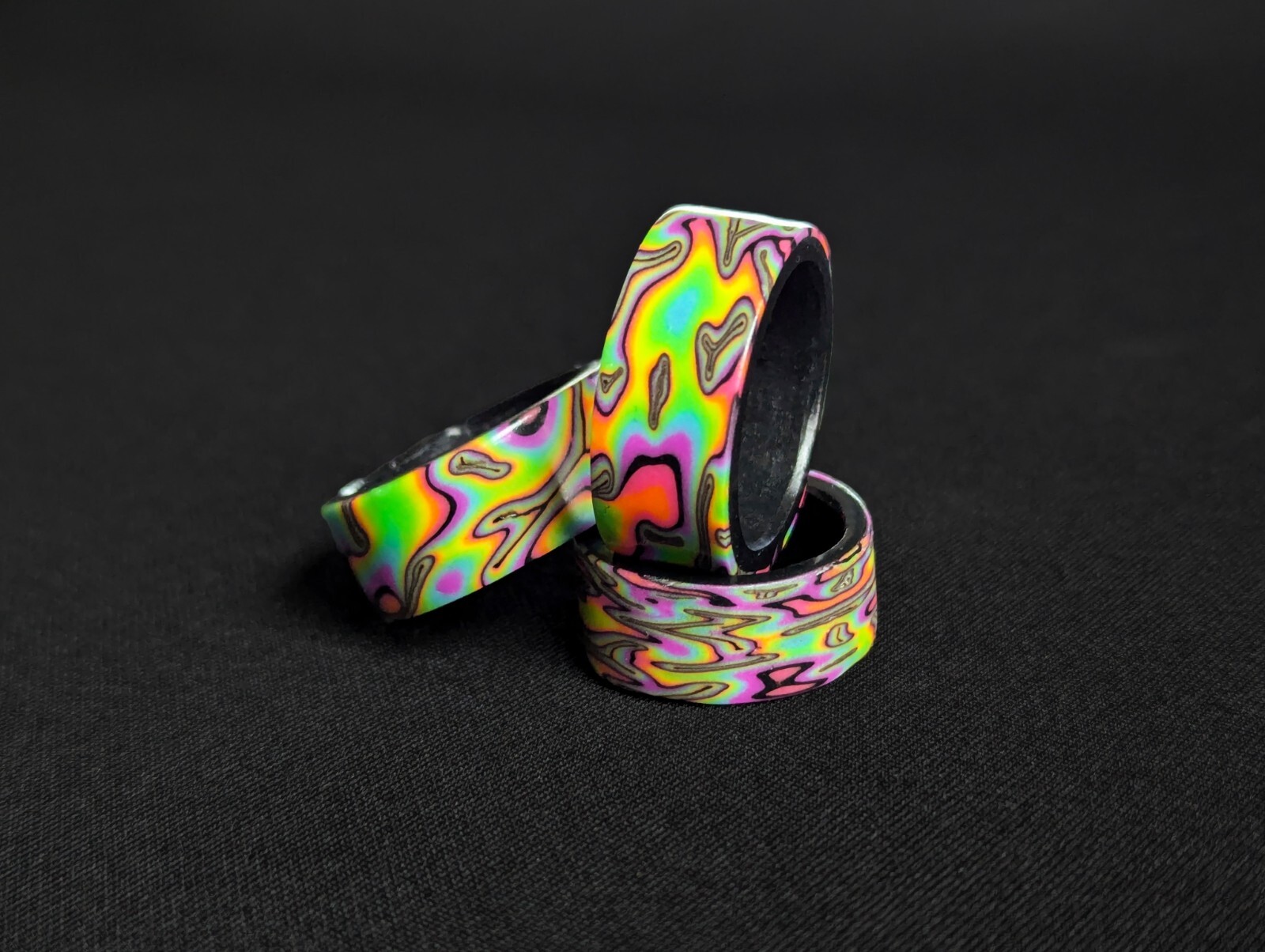 UV Ring Band, With a Psychedelic Neon Wavy Design Sizes 17mm – 21mm