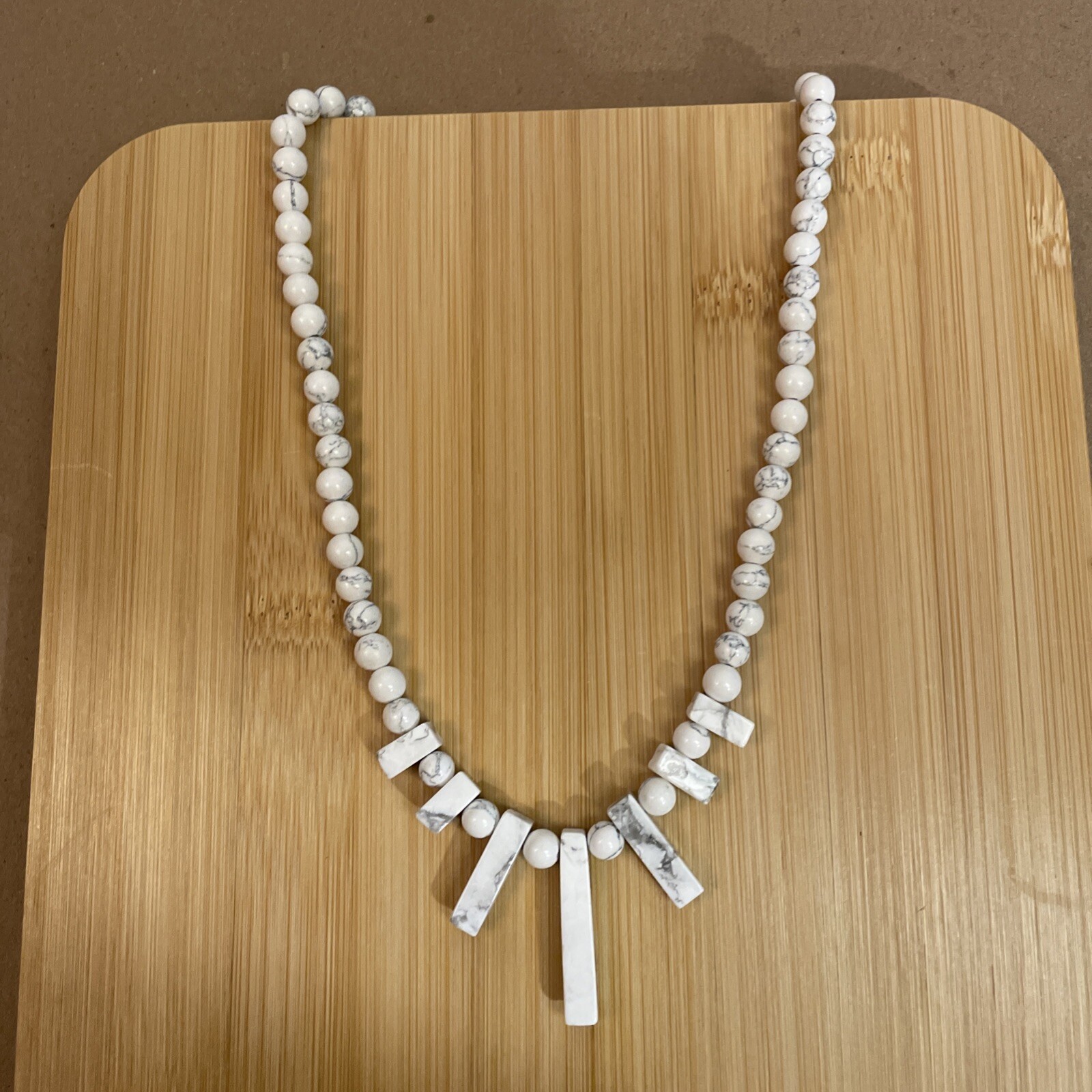 CONSTITUTED white HOWLITE NECKLACE- 18″ TO 20″ -SILVERTONE