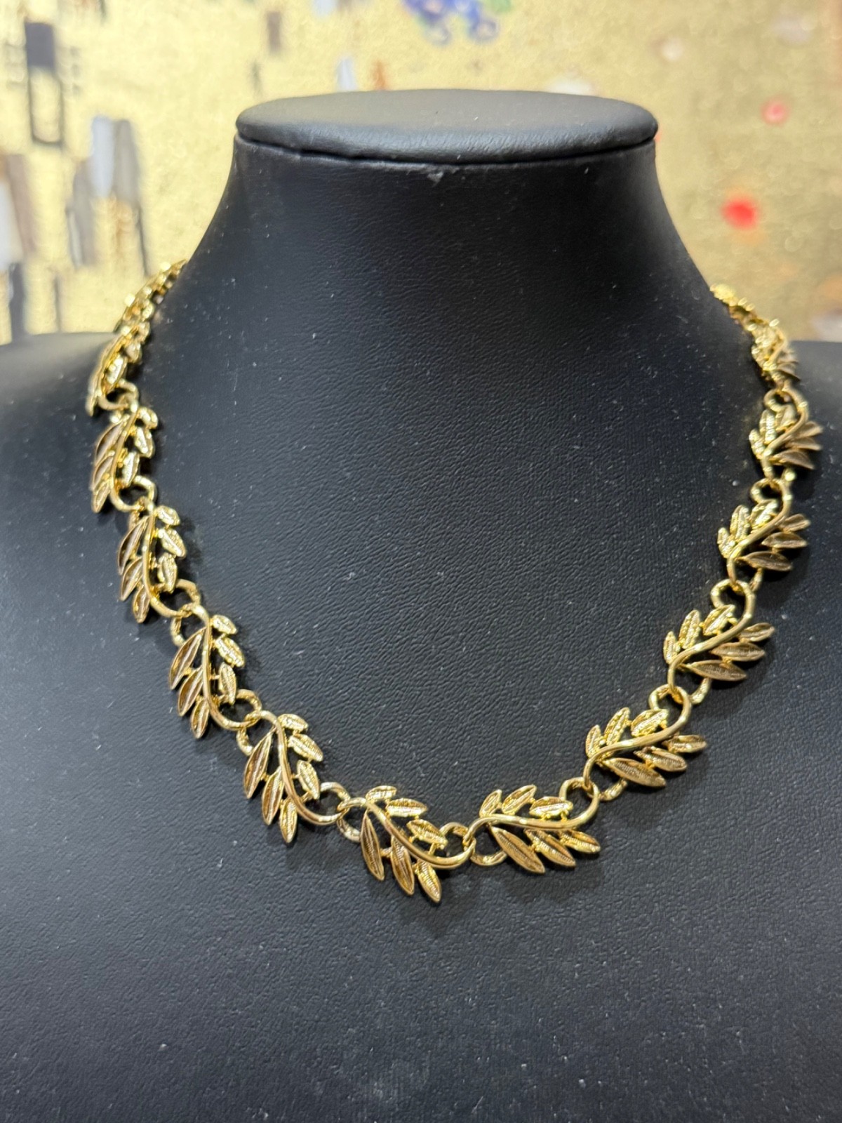 Leaf Floral Link Necklace Gold Tone Fold Over Clasp 16”