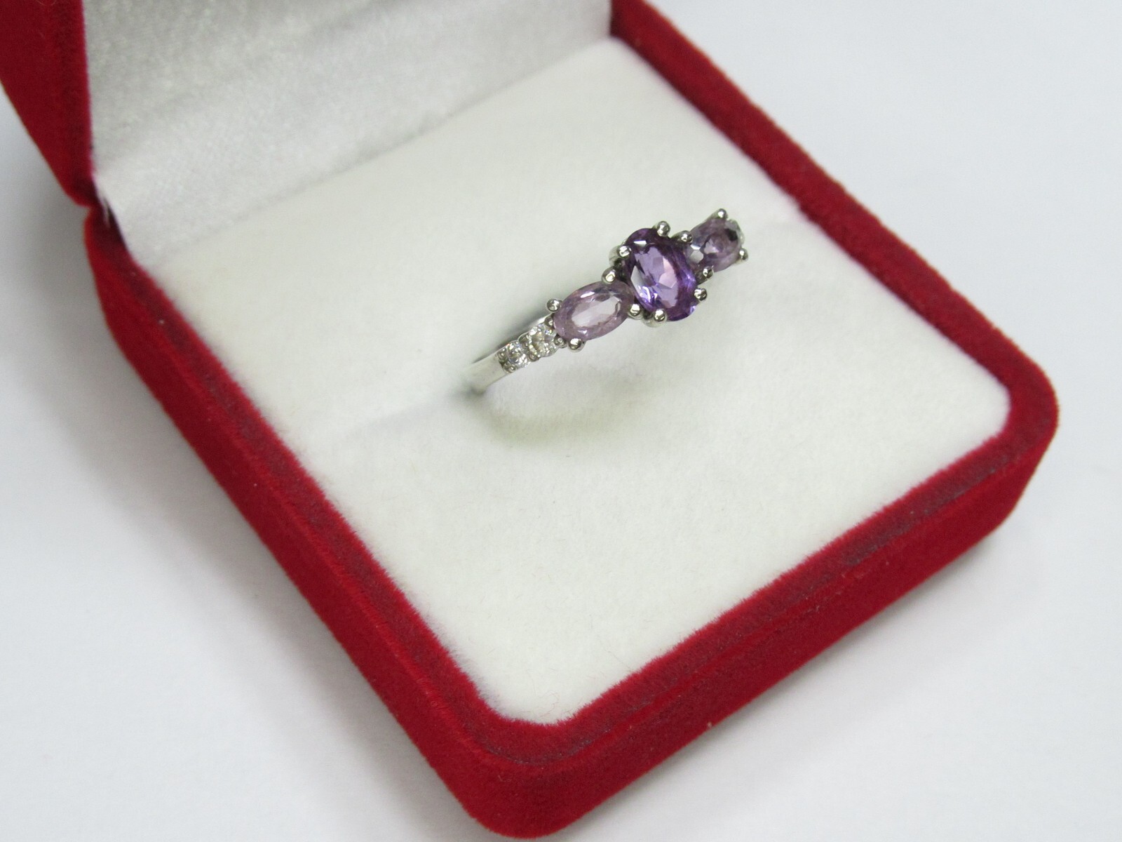 Women’s 925 sterling silver ring, amethyst, cubic zirconia, 1,51 gr, size 6,75.
