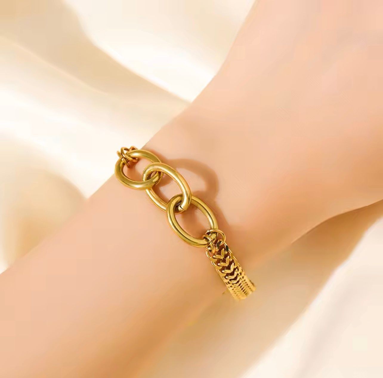 A Luxurious Bracelet With Two Chains And Interlocking Links In A Modern Design