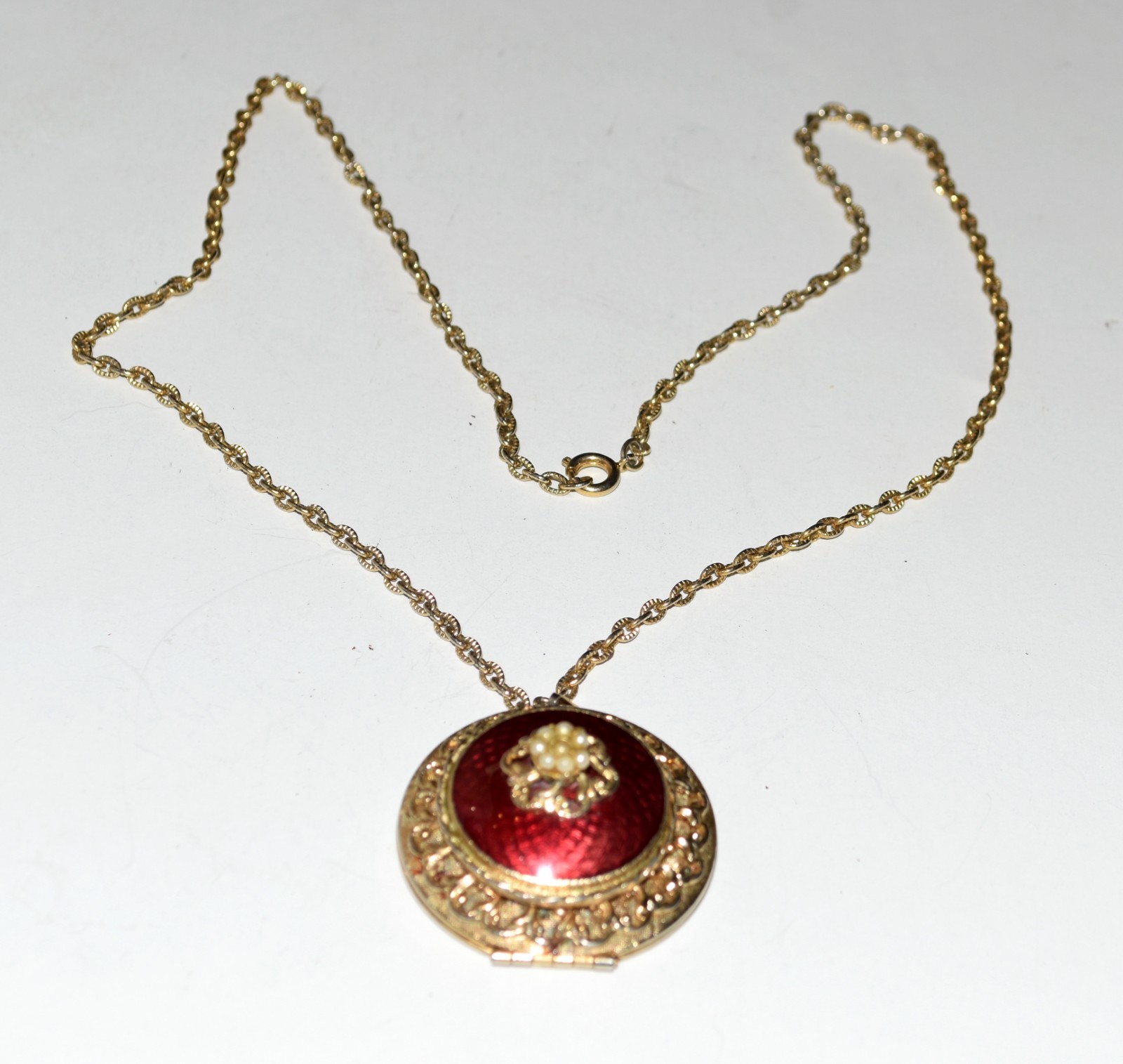 Vintage Red Enamel Faux Pearl on Dome Gold Tone Round Locket 24″ Chain