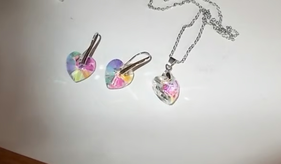 Beautiful Heart Pendant – Earrings Cubic Zerconia & 18″ Necklace!