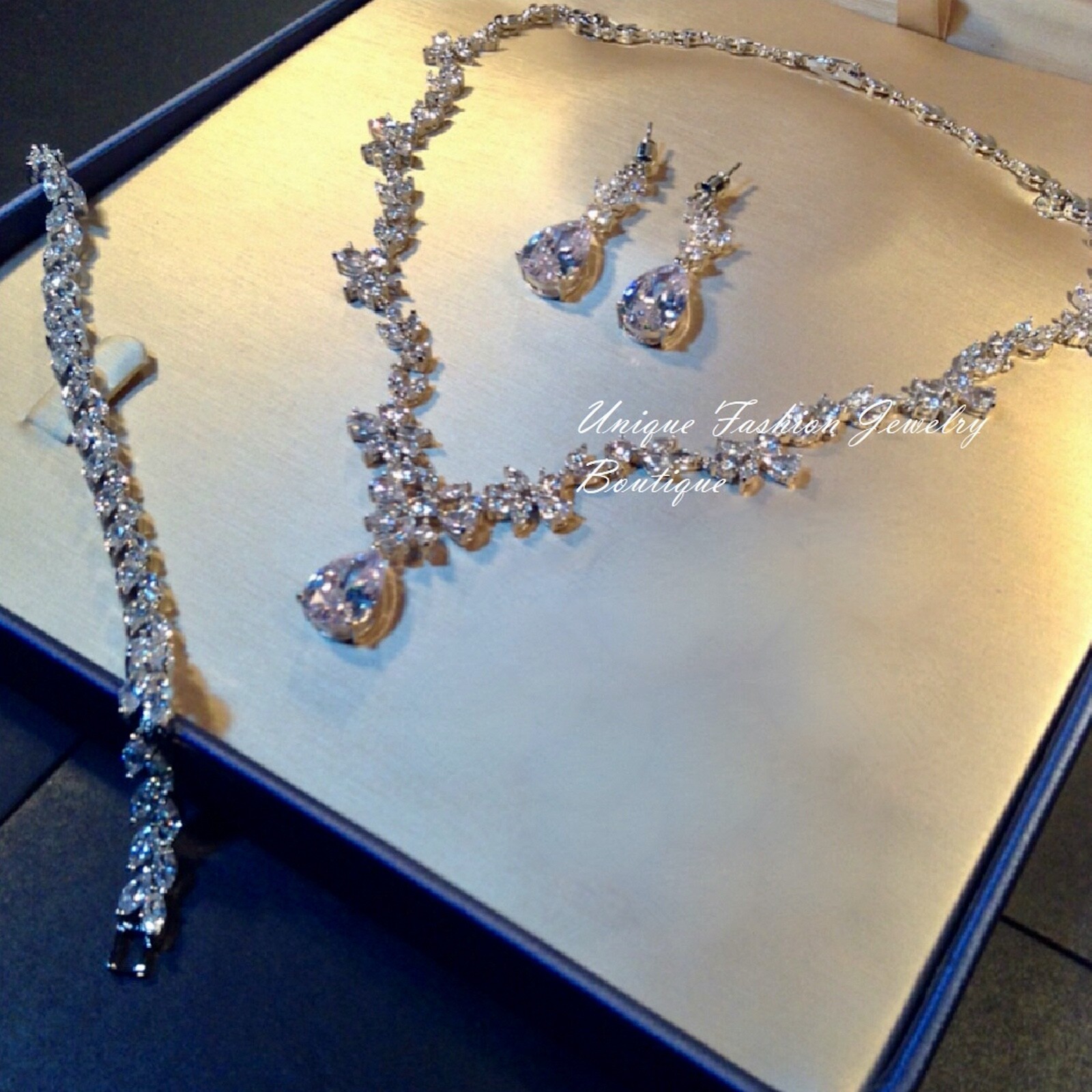 18K Platinum Plated Necklace Earrings Set made w Swarovski Crystal Bridal Jewel