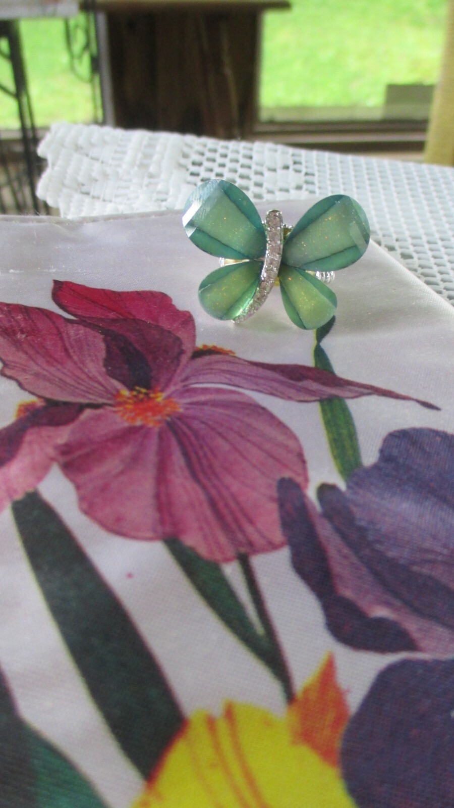 3 DIMENSIONAL GREEN & GOLD CONFETTI ACRYLIC BUTTERFLY RING – ADJUSTABLE 4.5 TO 9