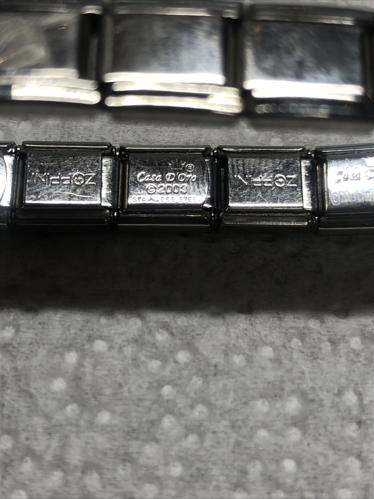 2003- CASA D’ORO ITALIAN STAINLESS STEEL 17 CHARM LINKS STRETCH BRACELET