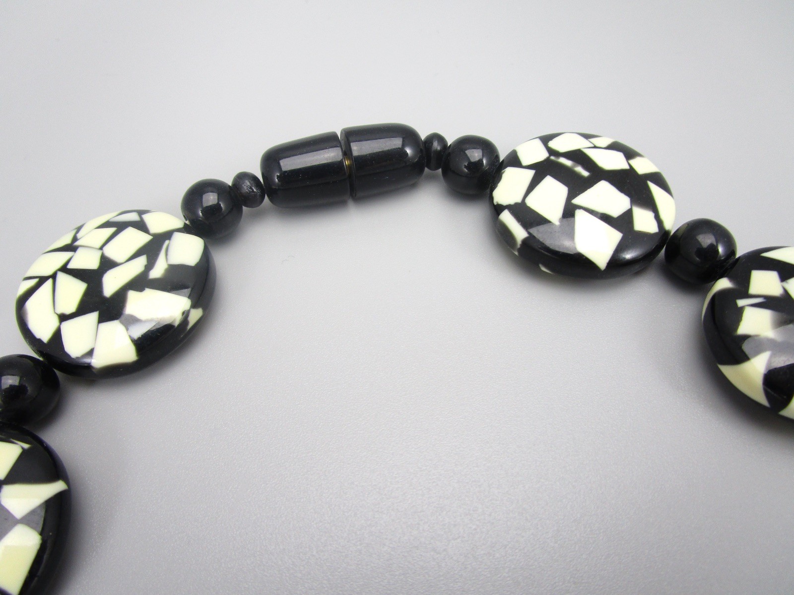 DRAMATIC MARION GODART BLACK & WHITE CONFETTI RESIN CHOKER NECKLACE – FRANCE