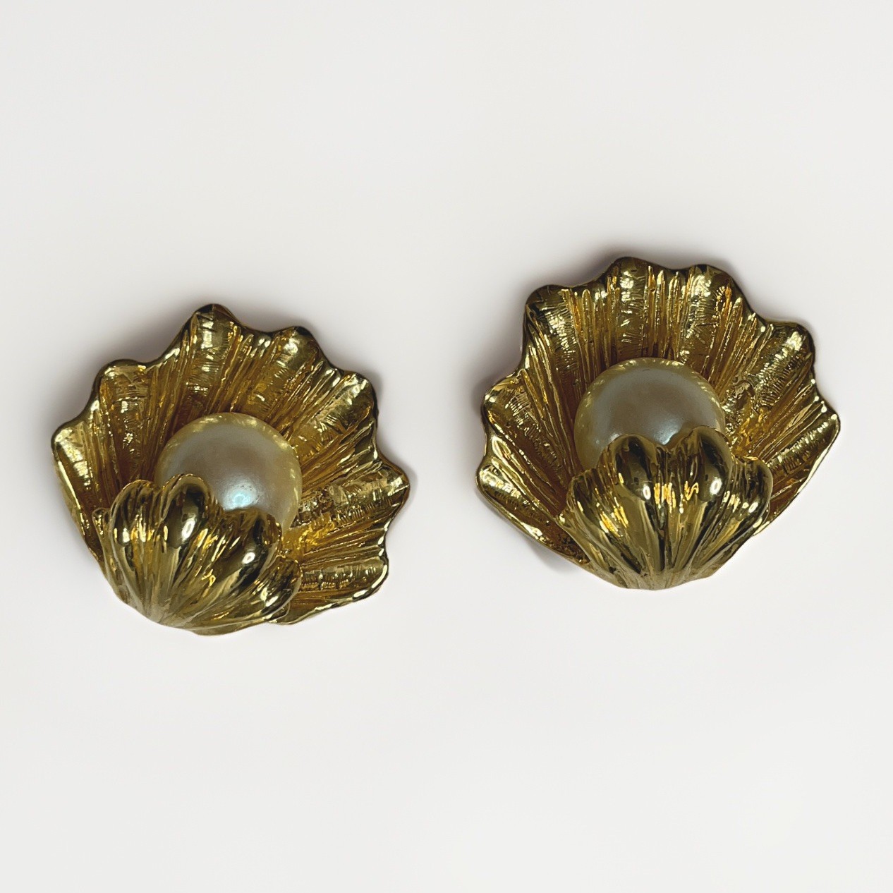 Vintage Ivana Trump Clam Shell Pearl Earrings Signed 80s Runway Statement