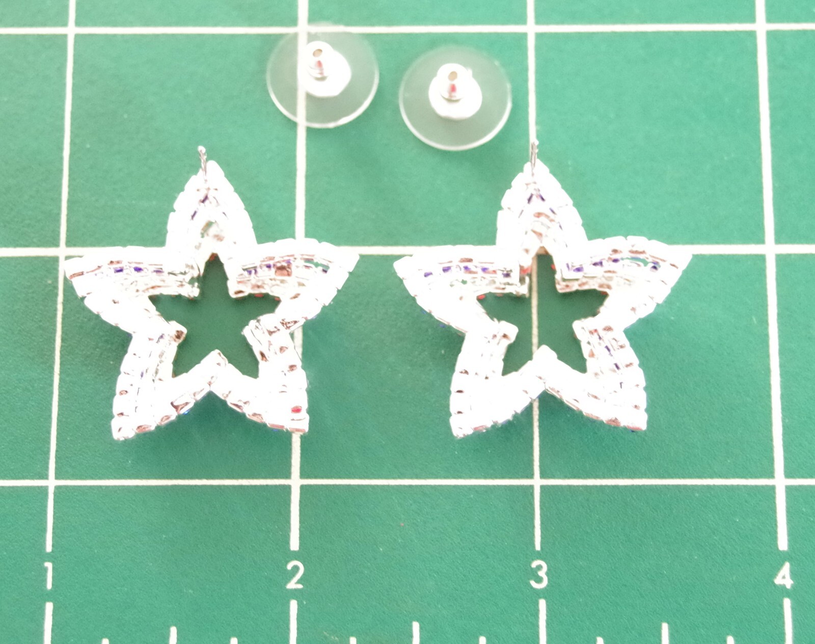 Prong-Set Rhinestones! 1.25″ NEW BETSEY JOHNSON PATRIOTIC TIERED STAR EARRINGS
