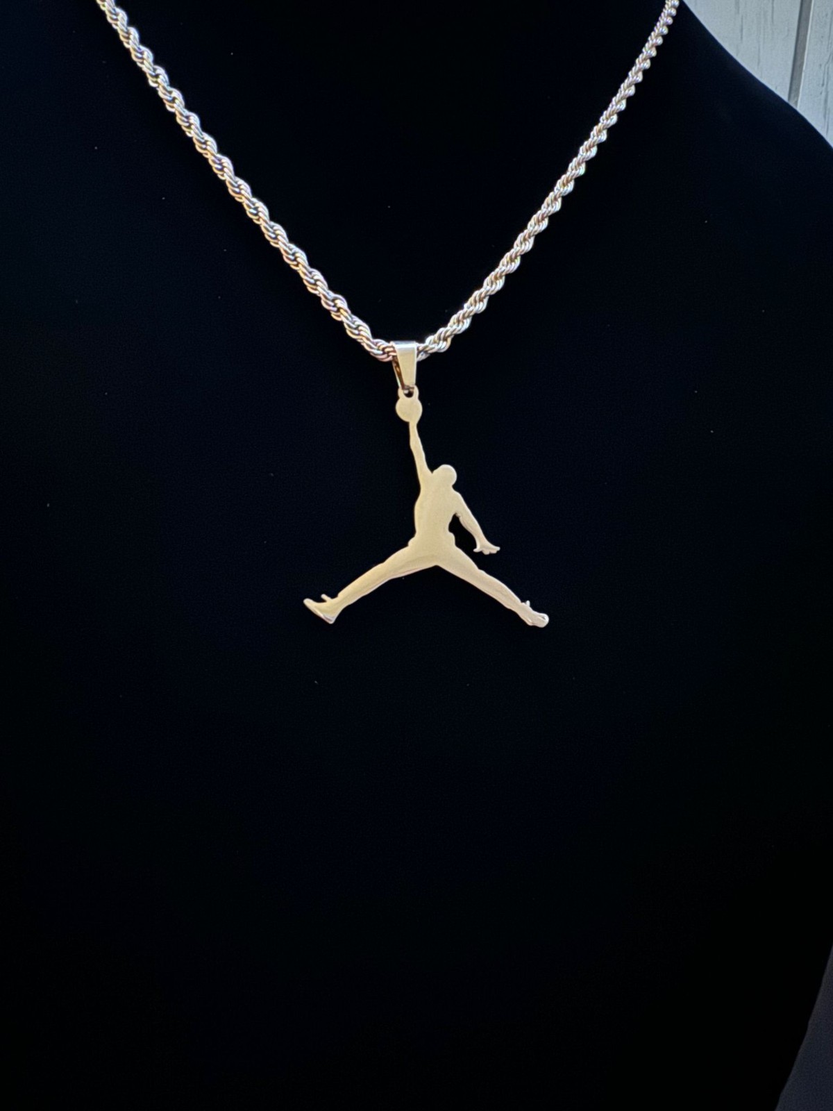 Gold Jordan Necklace – Basketball Necklace – 3mm Rope – 20″ Cuban Chain – Y2K