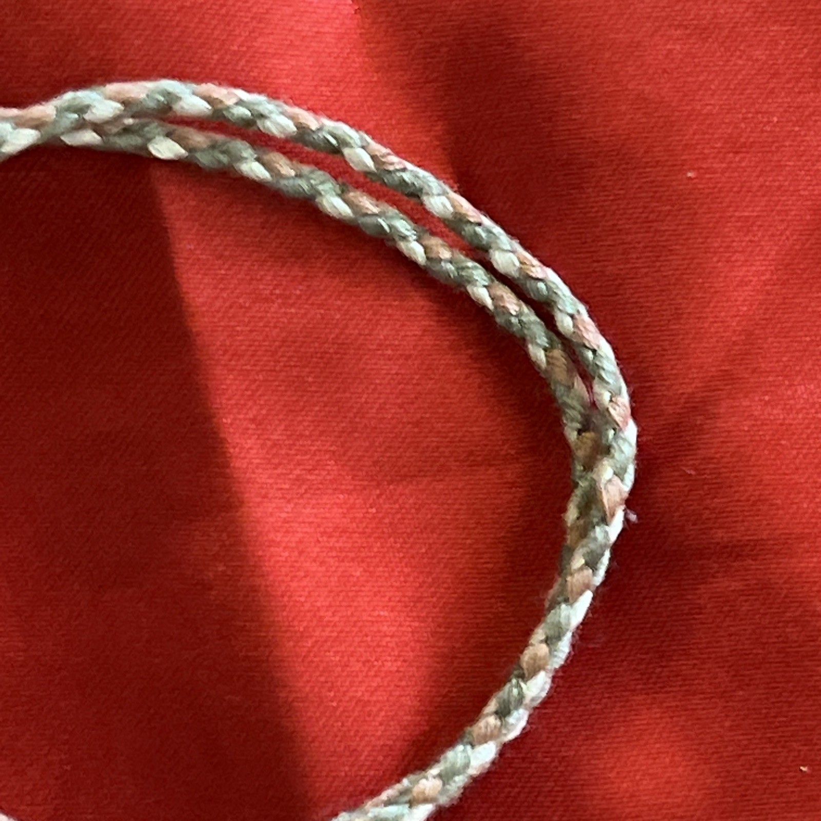 NEW BOHO BRAIDED THREAD FRIENDSHIP BRACELET ADJUSTABLE GRAY ROSE WHITE NIP