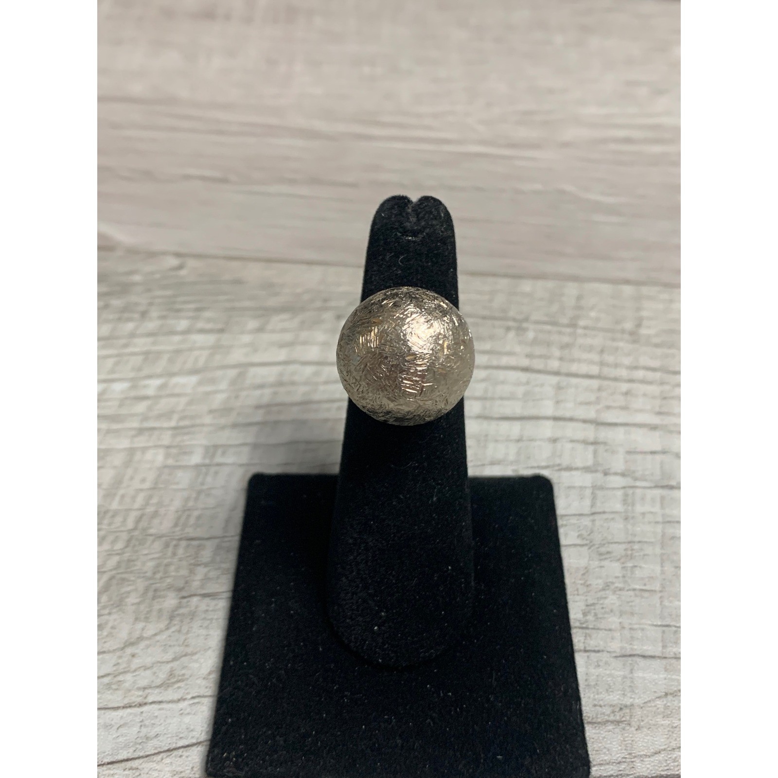 Vintage Textured Orb Statement Ring Silver Gold Tone Etched Sphere Size 5.5