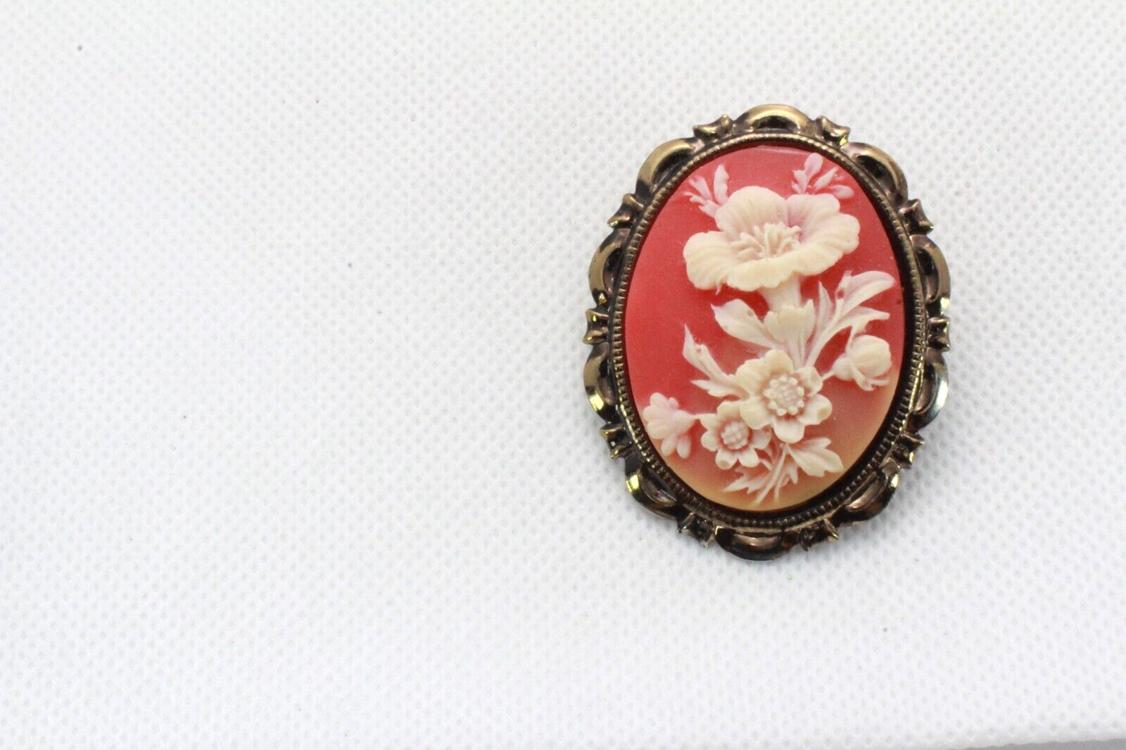 Brooch Pin – Oval – Flower – Carved – Cameo Style – Orange White – Gold Tone
