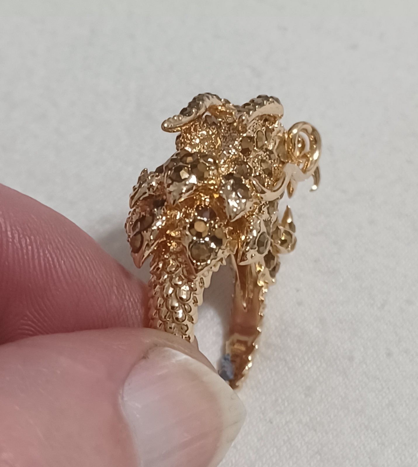 🐲 COOL Simply VERA WANG Gold Tone DRAGON RING, Simulated Crystal Gems SIZE 8