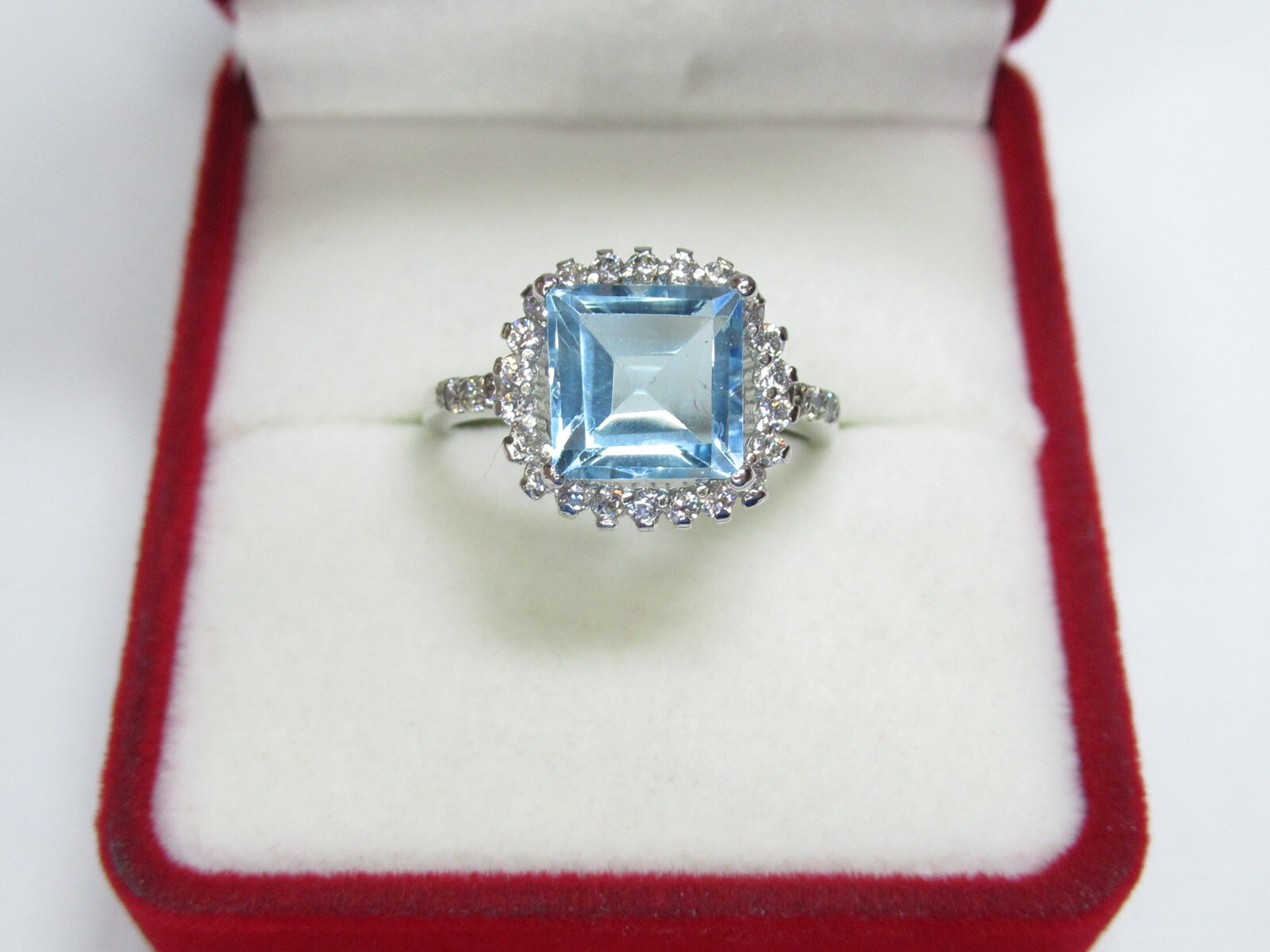 Women’s 925 sterling silver ring, topaz, cubic zirconia, 3,01 gr., size 7,25.