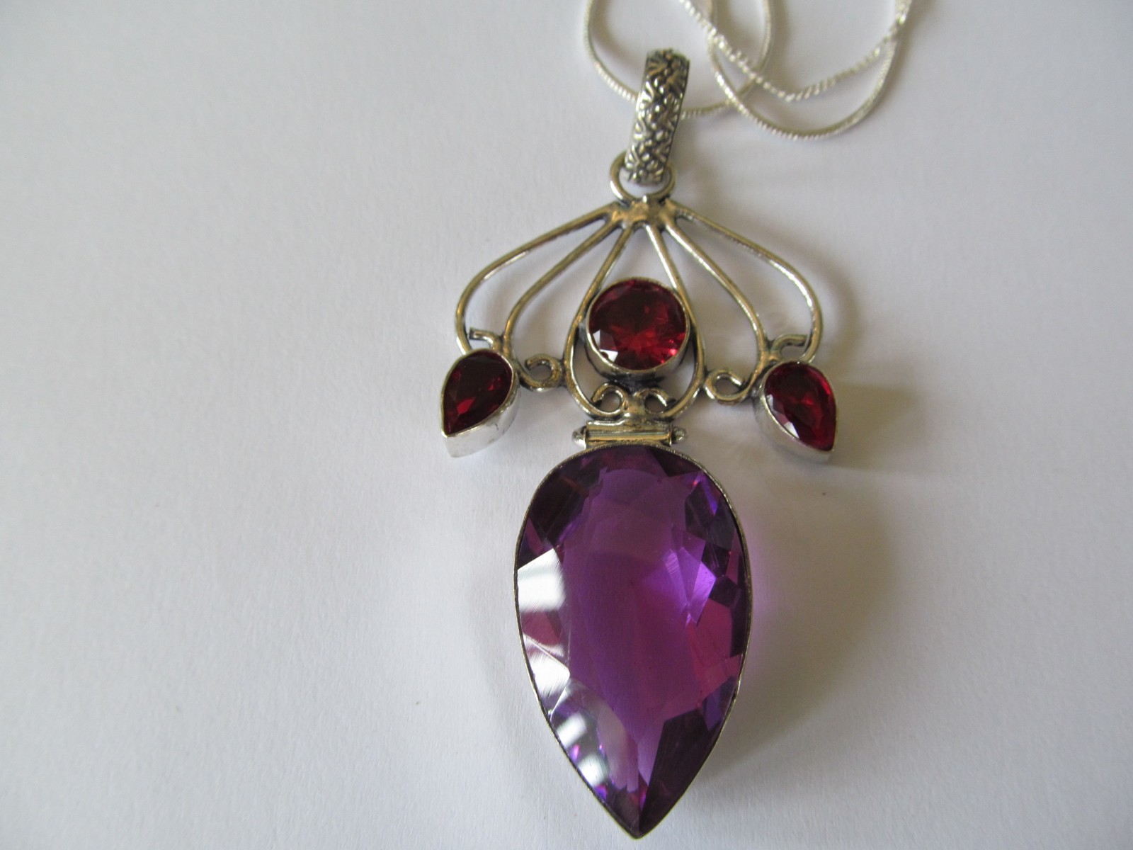 NEW TRIANGLE FACETED AMETHYST CRYSTAL-RED CRYSTALS PENDANT SILVER SNAKE NECKLACE