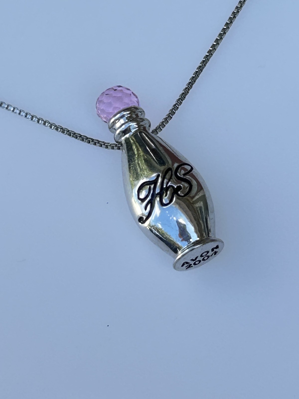 Avon 2004 Presidents Club Pink Faceted Bead Perfume Bottle Pendant Necklace