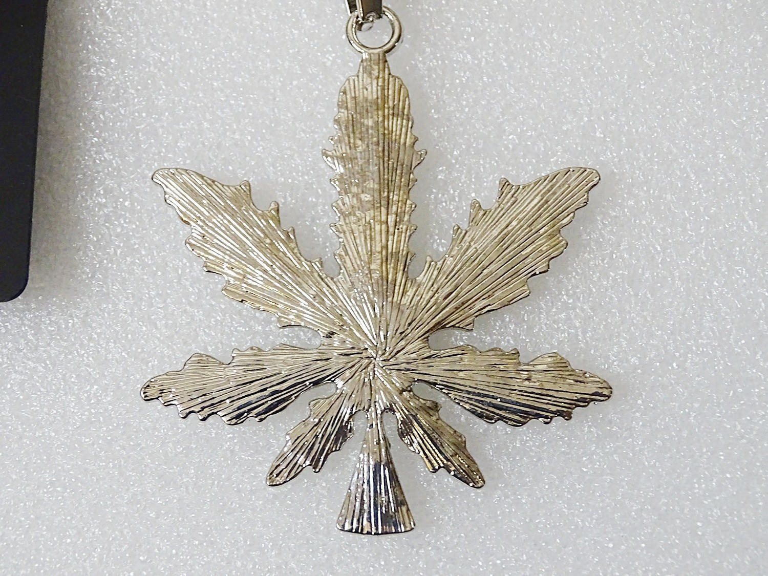 2 Body Rage Marijuana Leaf 20″ Necklace Bud Pot Smoke Loud Charm Chain(s)