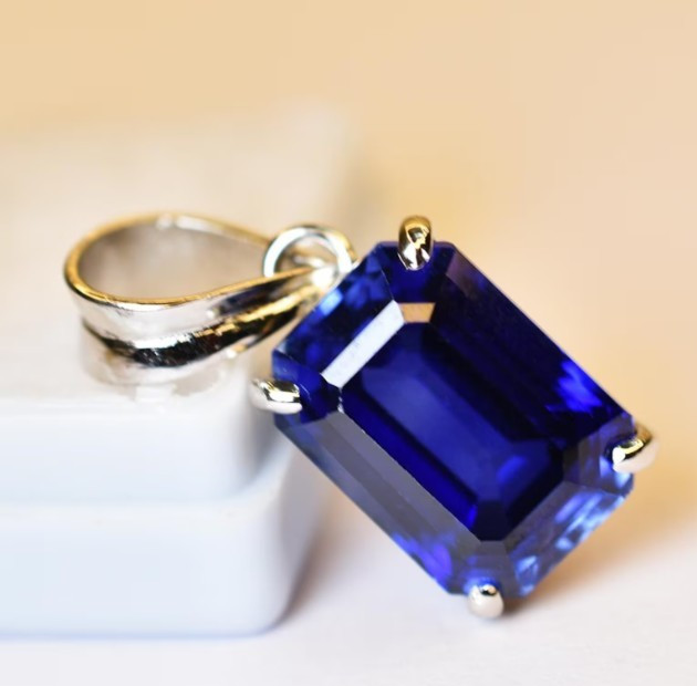 Certified 20ct Natural Blue Sapphire Loose Gemstone Pendant in 925 Sterling Silv
