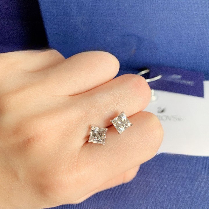 Swarovski square four-claw earrings