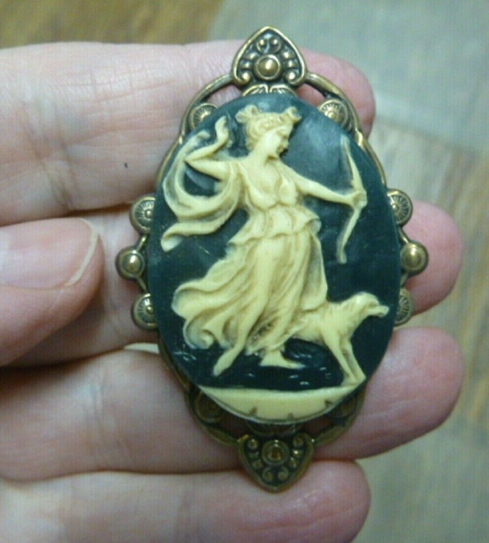 (cm22-14) Diana bow hunting with dog navy CAMEO Pin Pendant Jewelry NECKLACE
