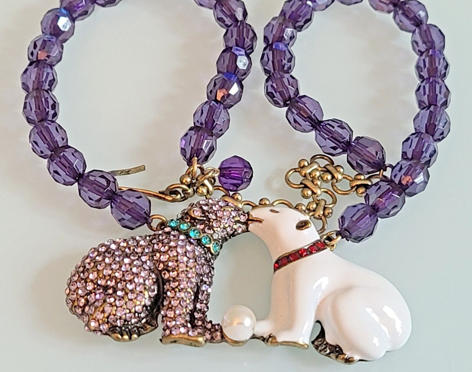 DESIGNER STYLE UNSIGNED POLAR BEARS KISSING PURPLE CRYSTAL NECKLACE