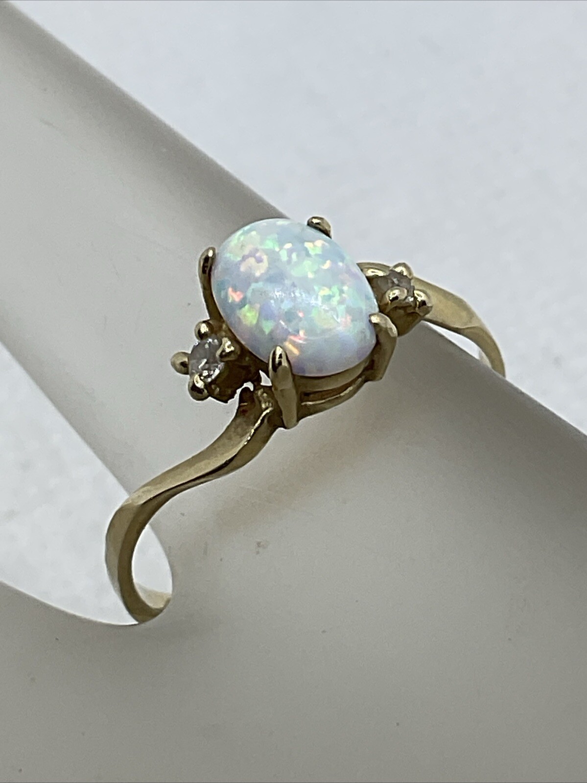 CUTE Solid 14K Yellow Gold 0.54CTW Created Opal & White CZ Ring 1.7gr. Size 7.5