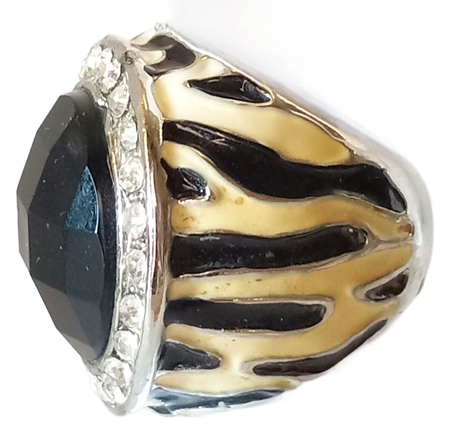 Enamel Zebra Stripe .75″ Round Cut Glass Stone w/ Rhinestone Surround Size 7