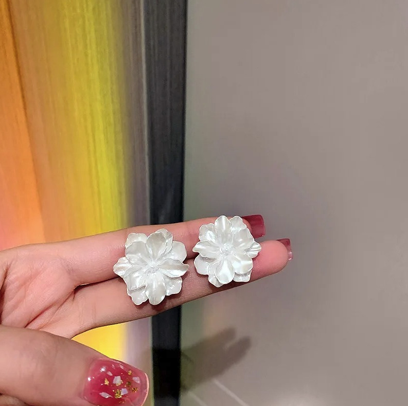 1pair Acrylic Camellia Flower Stud Earrings Women Party Jewelry – NEW