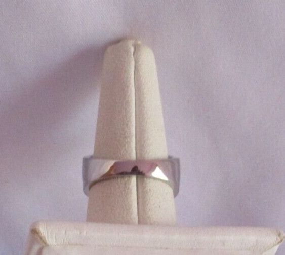 Austrian Pinolith Womens Ring Solitaire Ring in Stainless Steel (Size 7.0)