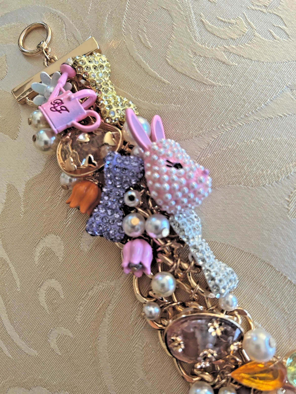 NEW Betsey Johnson Goldtone Easter Egg Bunny Tulip Bow Daisy Charm Bracelet