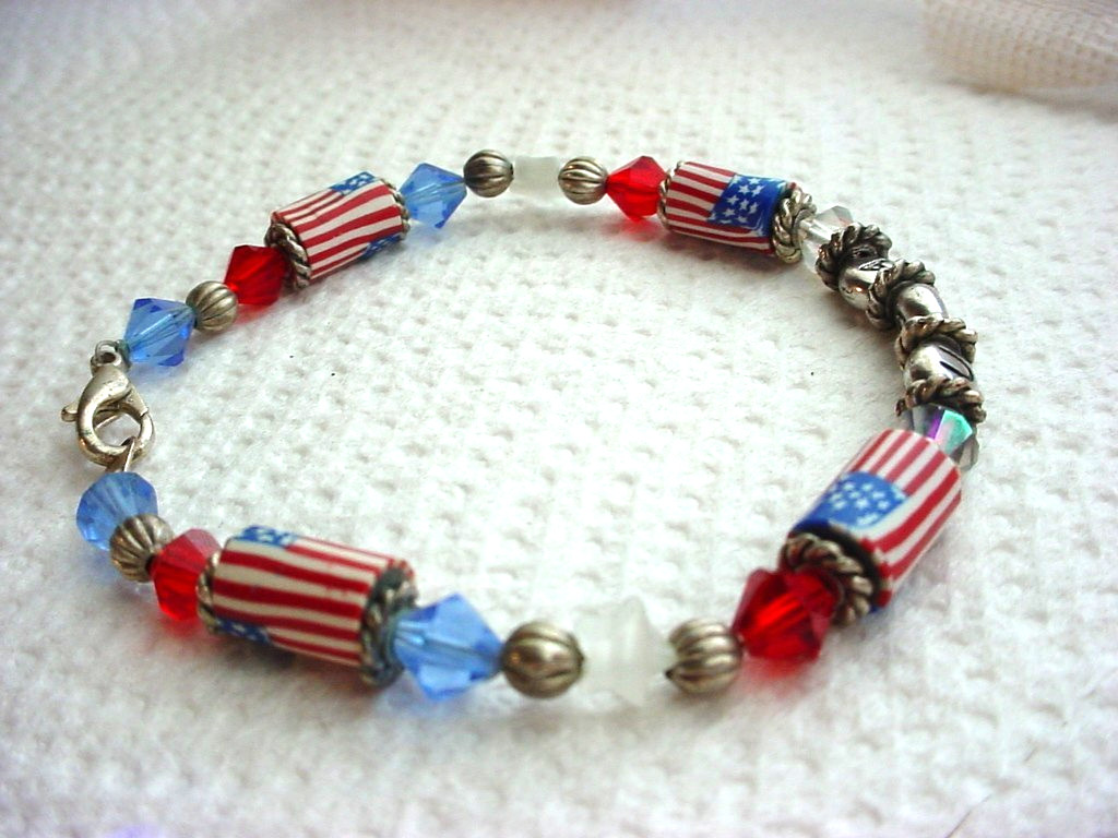 Handcrafted Patriotic USA Bracelet Beaded Flags Stars M161926
