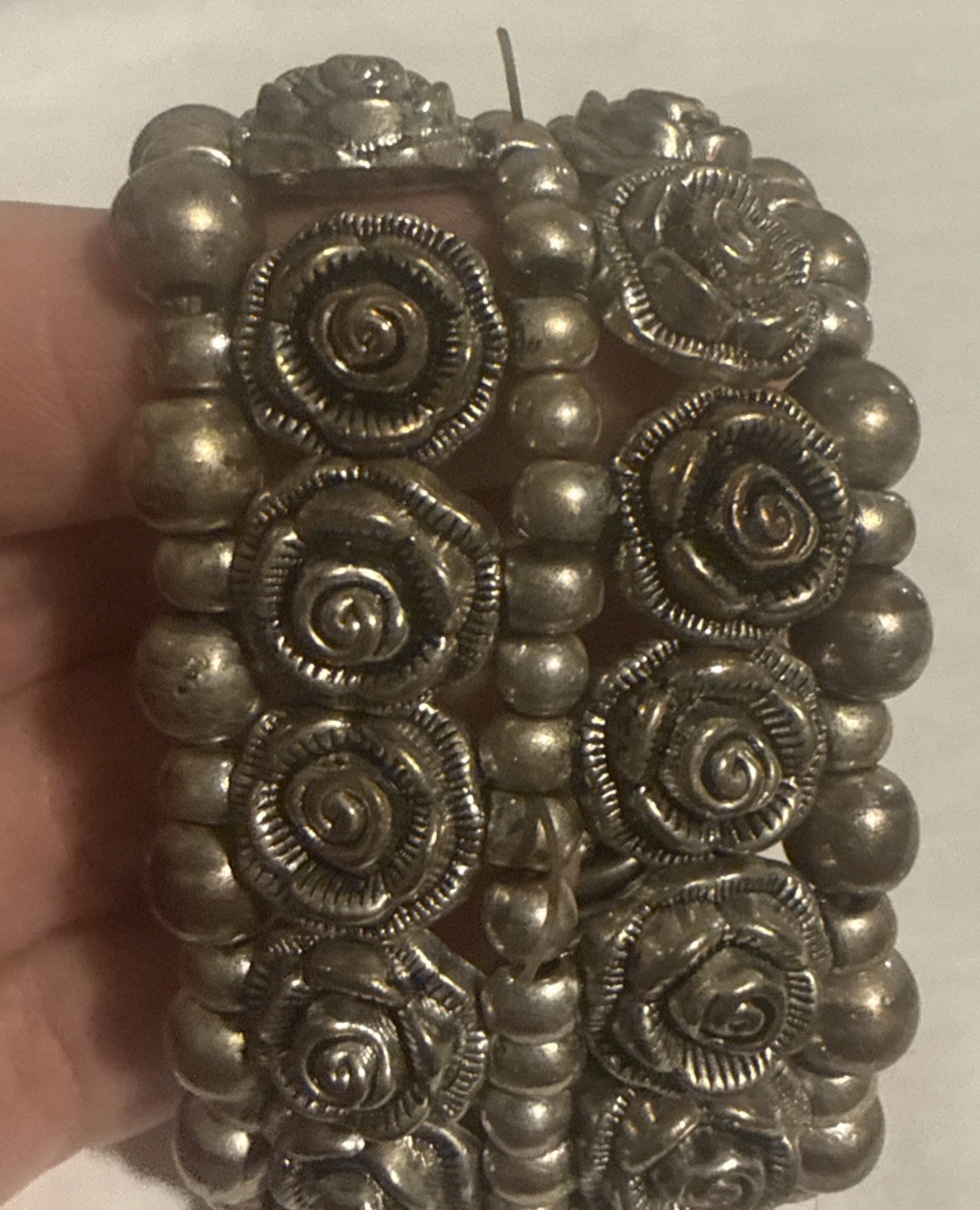 LARGE BOLD RUNWAY COUTURE SILVER TONED METAL ROSE BEADS STRETCH CUFF BRACELET