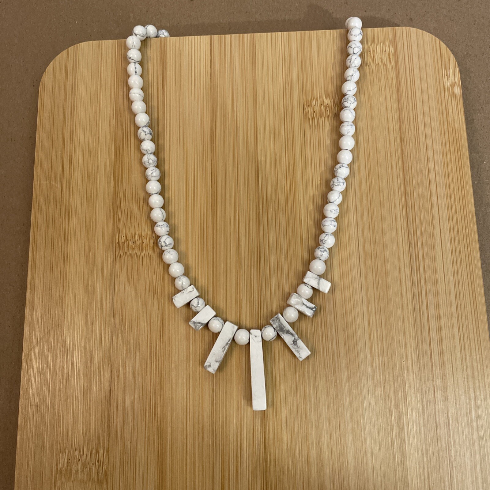 CONSTITUTED white HOWLITE NECKLACE- 18″ TO 20″ -SILVERTONE