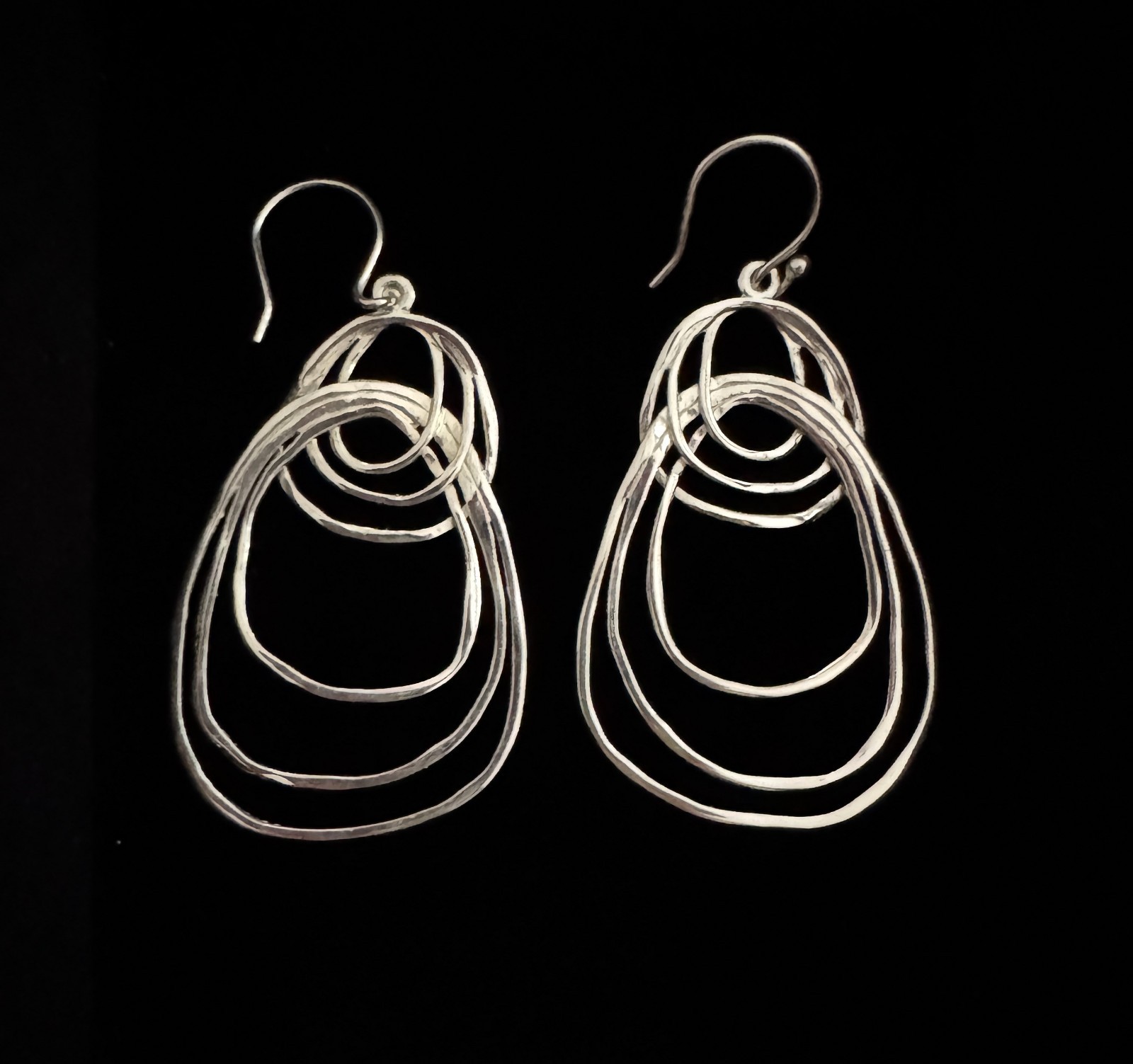 Silpada Pop the Bubbly Sterling Silver 925 Hammered Loop Earrings 2″×1″ Signed