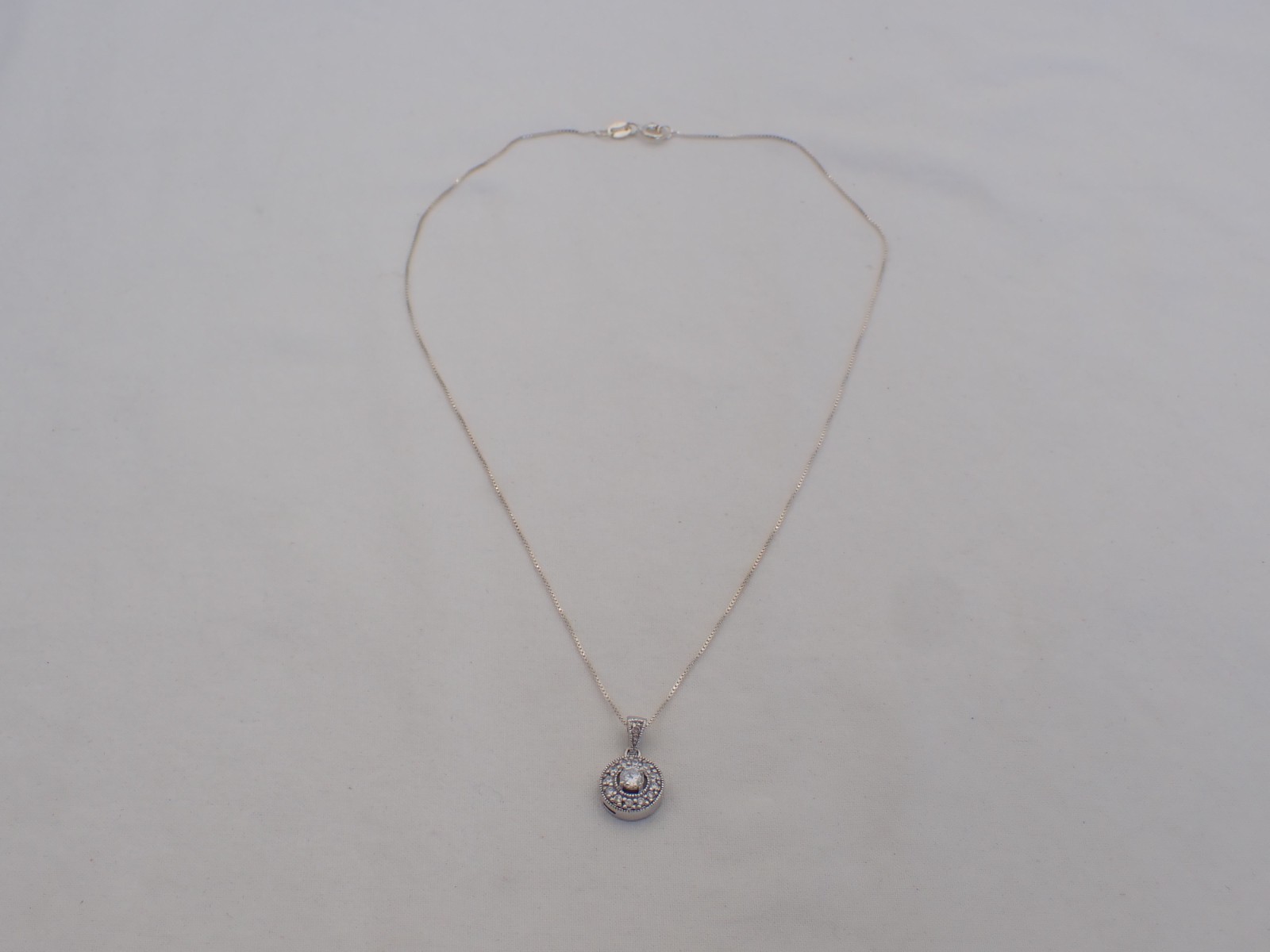 Estate Sterling Silver Beautiful CZ Pendant & 16″ Necklace QE-1