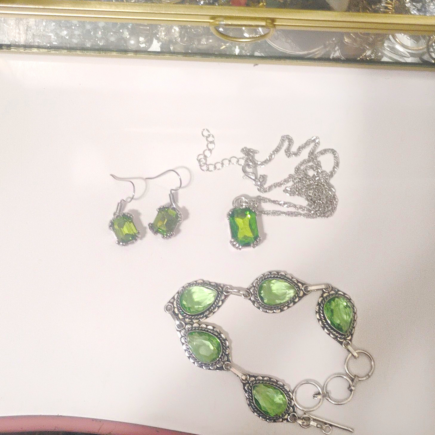 Green Crystal Silver Tone Set Necklace Pendant Earrings Bracelet