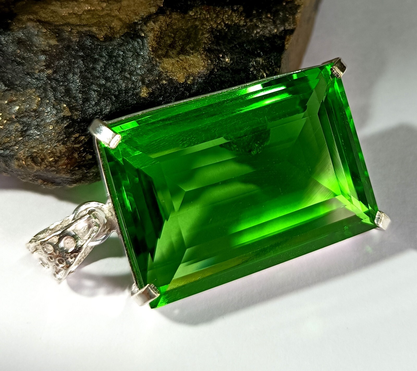 100.90 Ct Emerald Green Natural Topaz 925 Solid Silver Pendant Loose Gemstone
