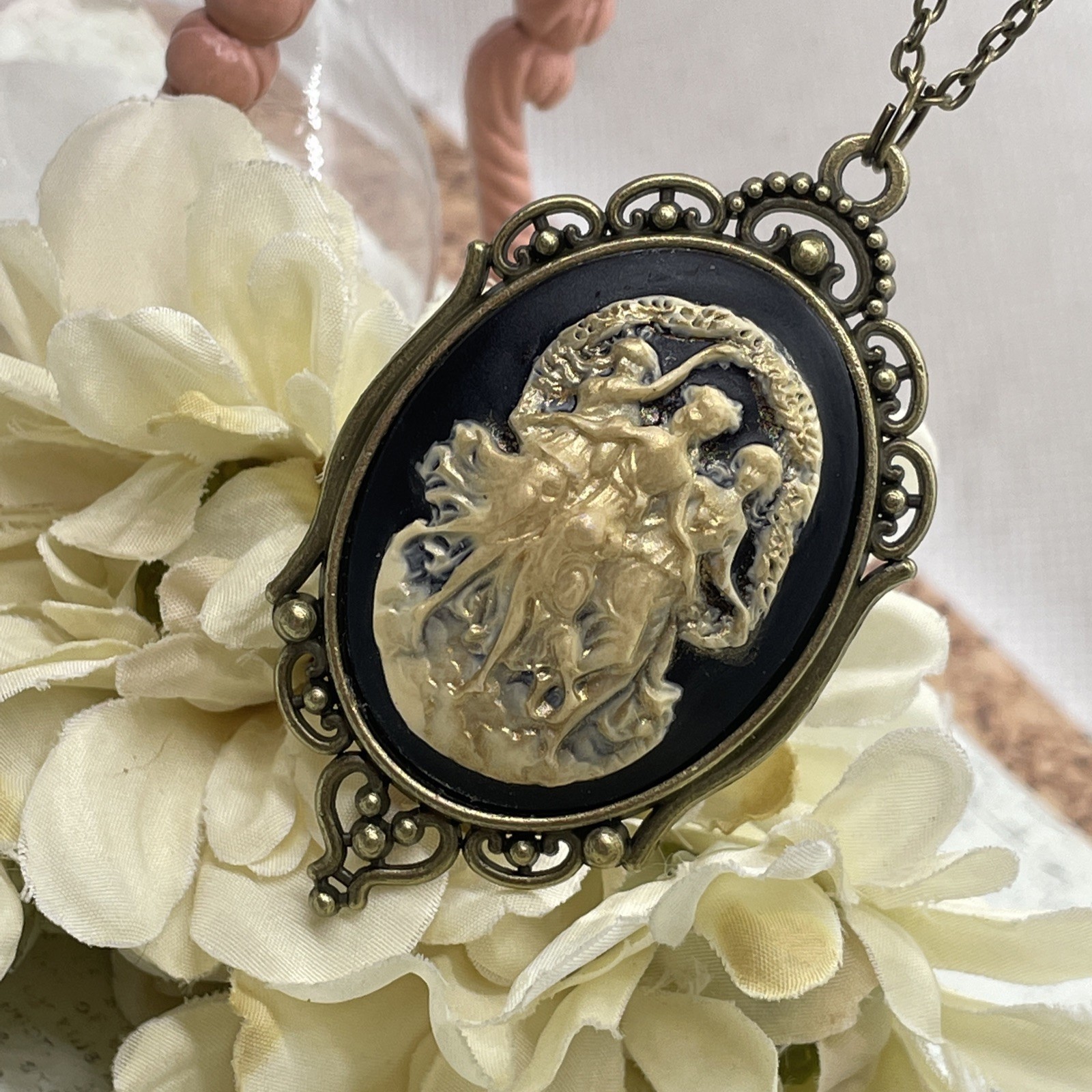 Mystic Muses Muse 3 graces Dancing ladies Bronze Heart Setting Anniversary Gold