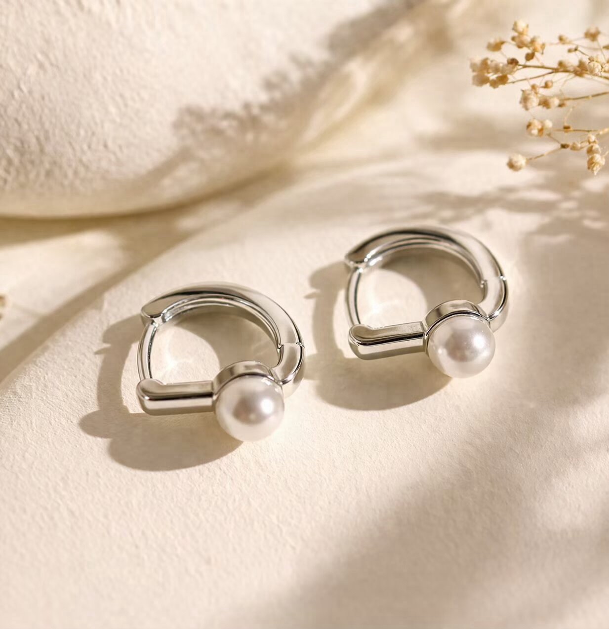 9mm Pearl Huggie Hoop Earrings Minimalist 925 Silver Small Hoop For Women 159