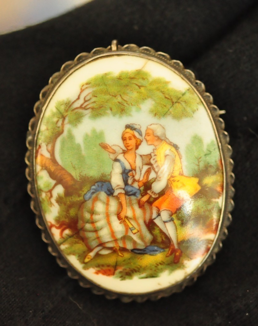 Vintage Sterling Silver Porcelain Brooch / Pendant Hand‑Painted Courting Couple