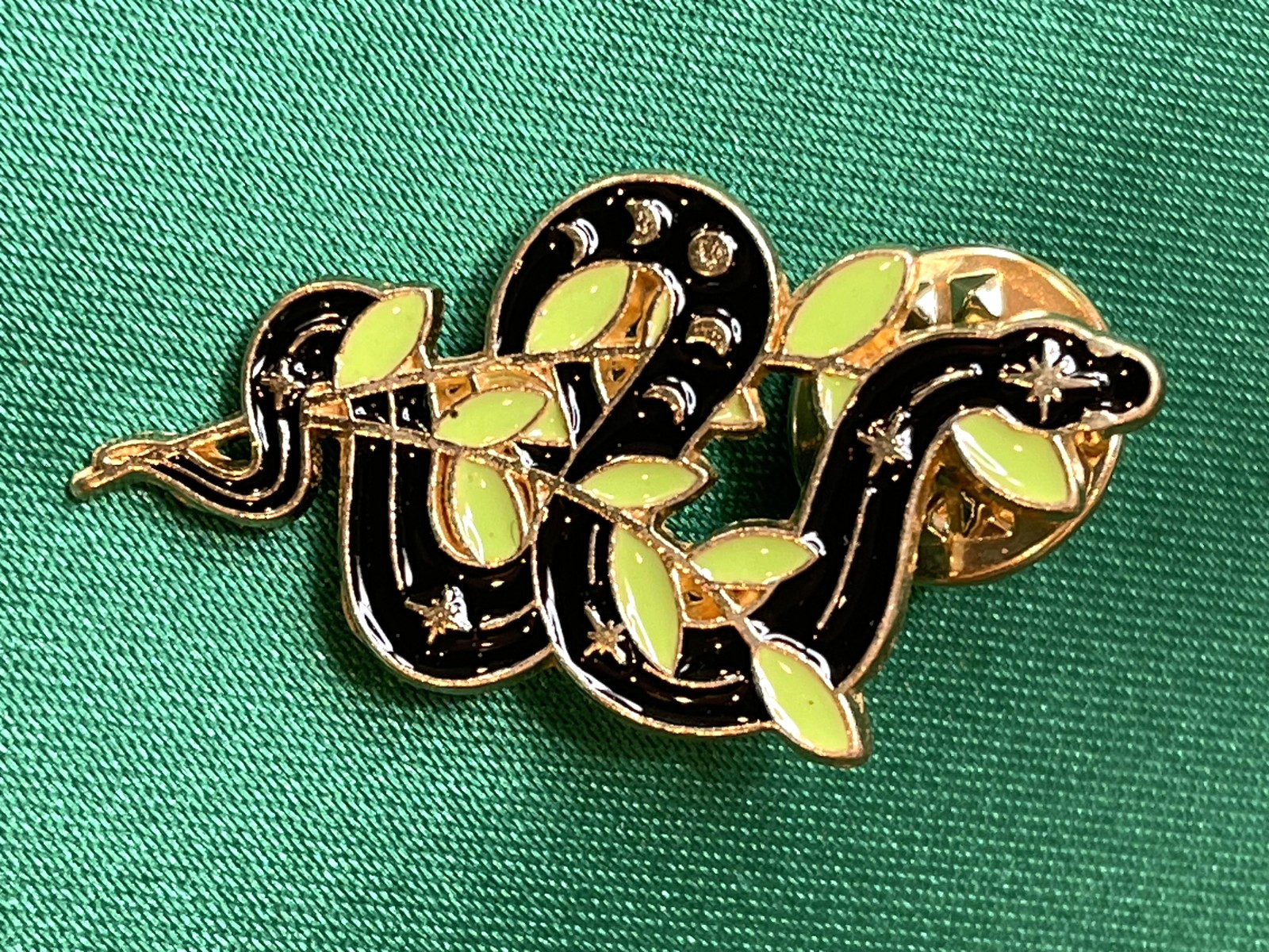 NWOT Black Snake Brooch Lapel Pin Enamel Green Leaves Gold Toned Reptile Pin