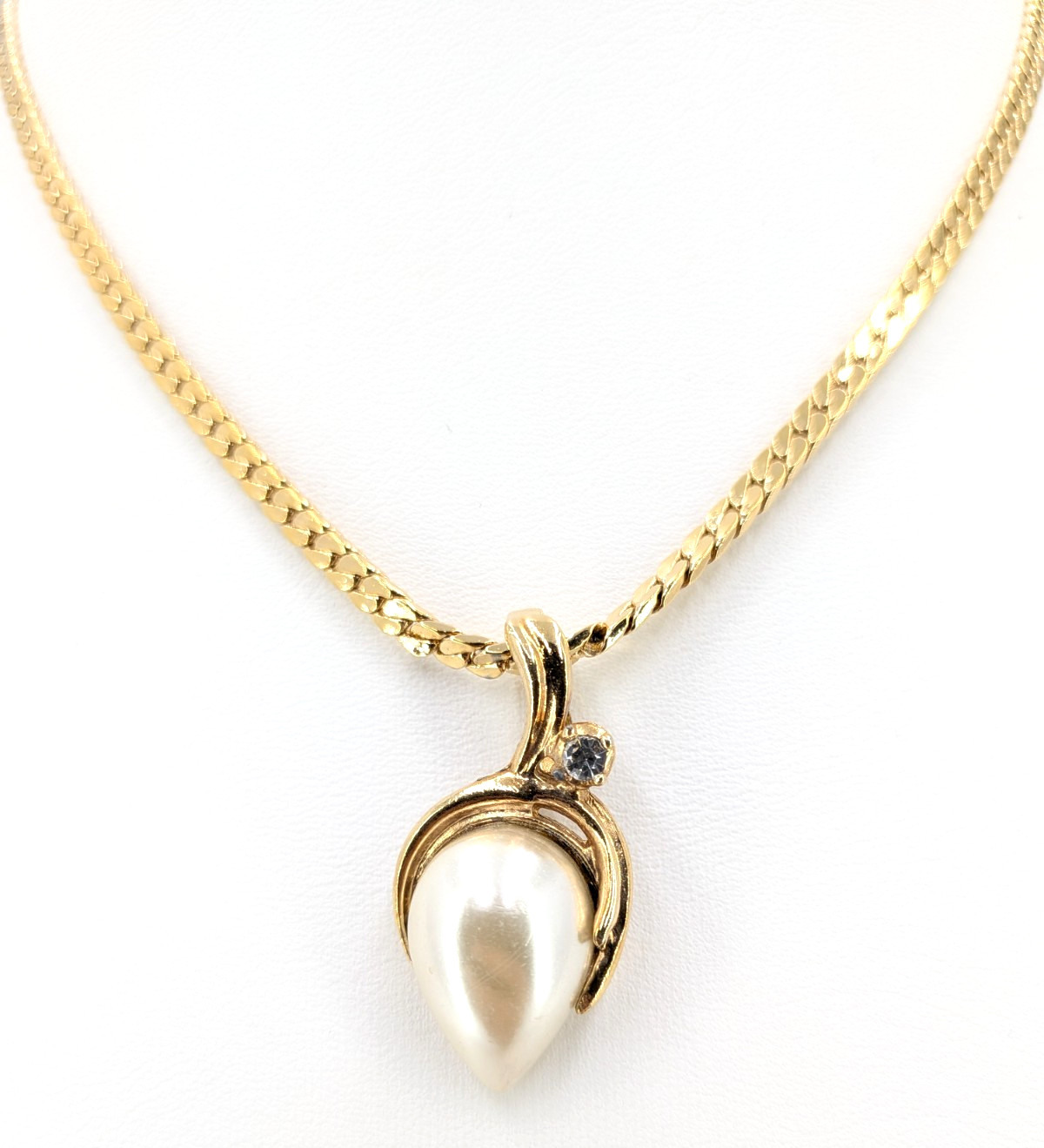 Roman Faux Pearl Pendant Necklace Rhinestone Avon Gold Tone Chain 17 in Signed