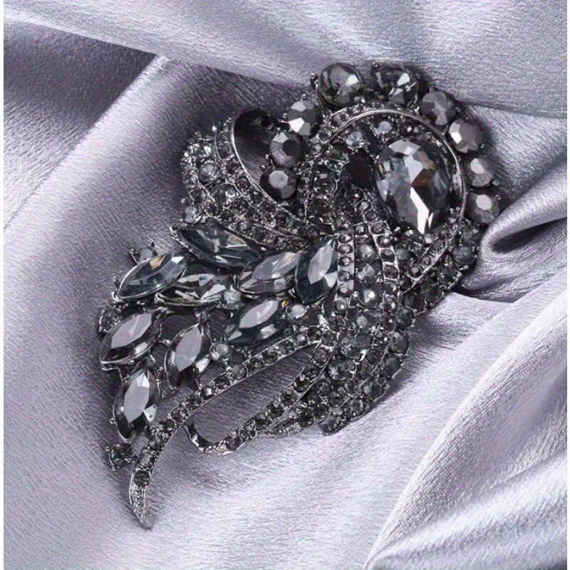 Vintage Floral Cluster Brooch Pin – Black Rhinestone Elegant Women’s Jewelry